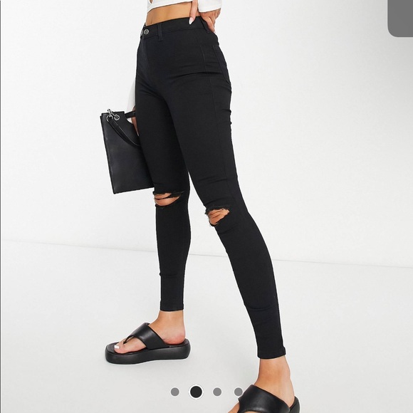 SOLD Topshop black Joni jeans with ripped knee - Picture 2 of 3